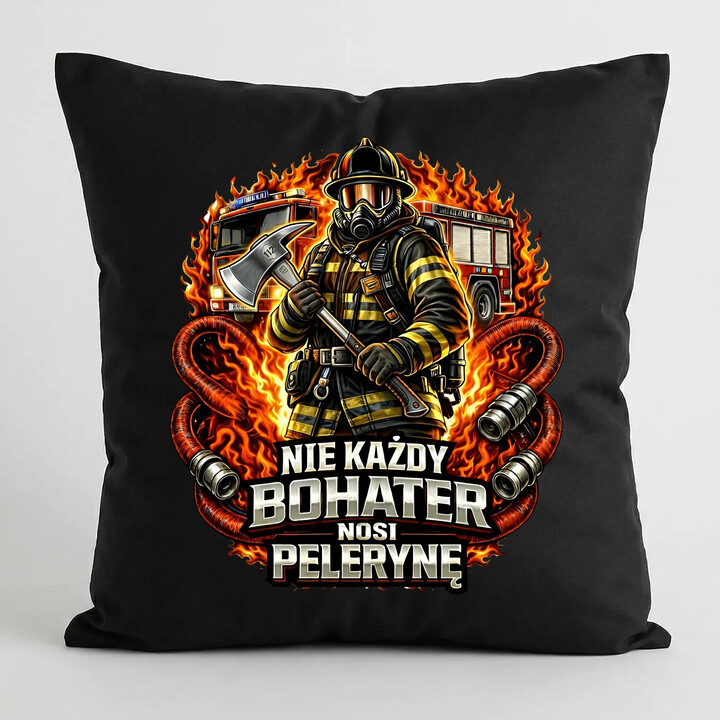 Nie każdy bohater nosi pelerynę - strażak - czarna poduszka na prezent