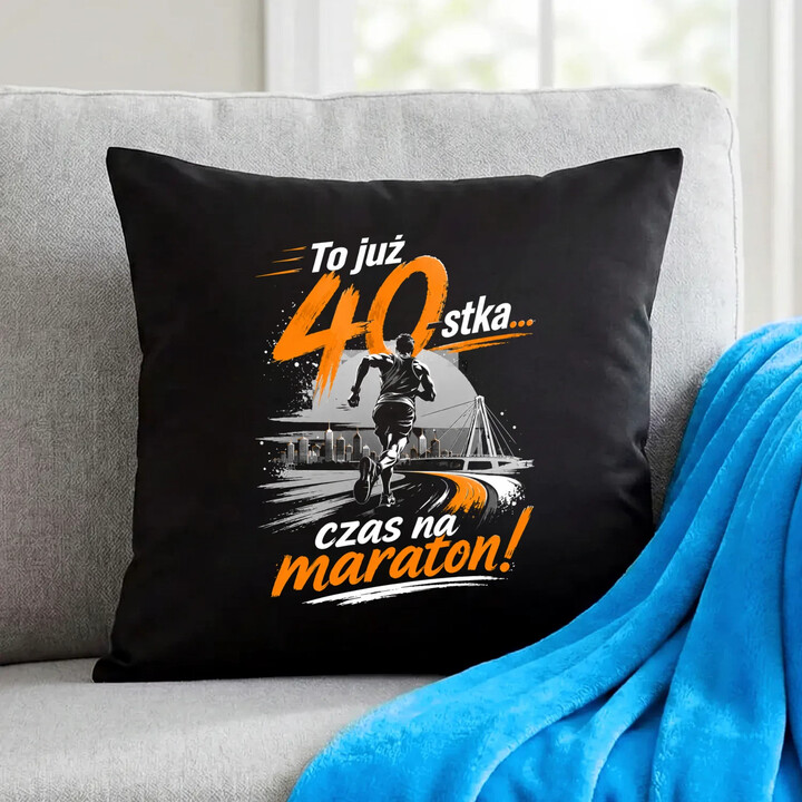 To już 40-stka... czas na maraton! - czarna poduszka na prezent