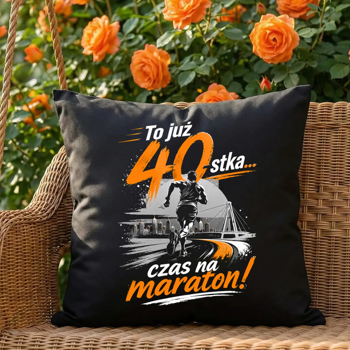 To już 40-stka... czas na maraton! - czarna poduszka na prezent