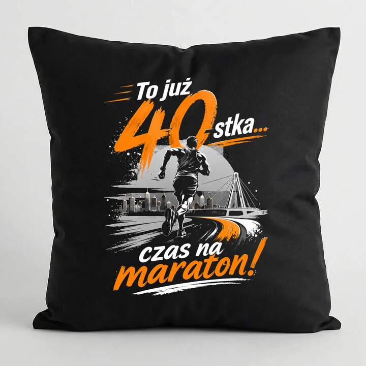 To już 40-stka... czas na maraton! - czarna poduszka na prezent