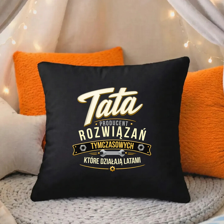 Tata - producent rozwiązań tymczasowych, które działają latami - czarna poduszka na prezent
