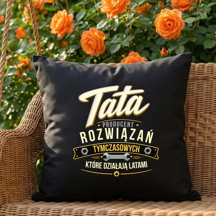 Tata - producent rozwiązań tymczasowych, które działają latami - czarna poduszka na prezent
