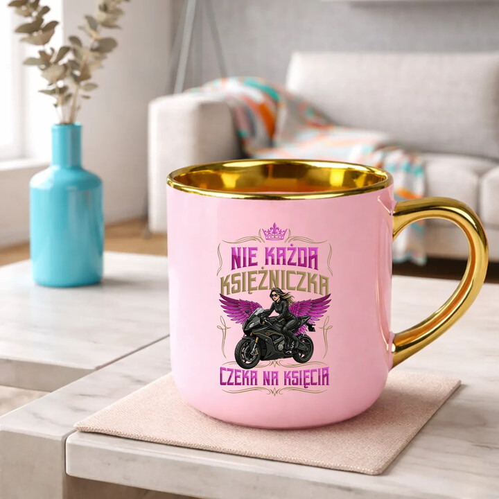 Nie każda księżniczka czeka na księcia - kubek elegancki na prezent