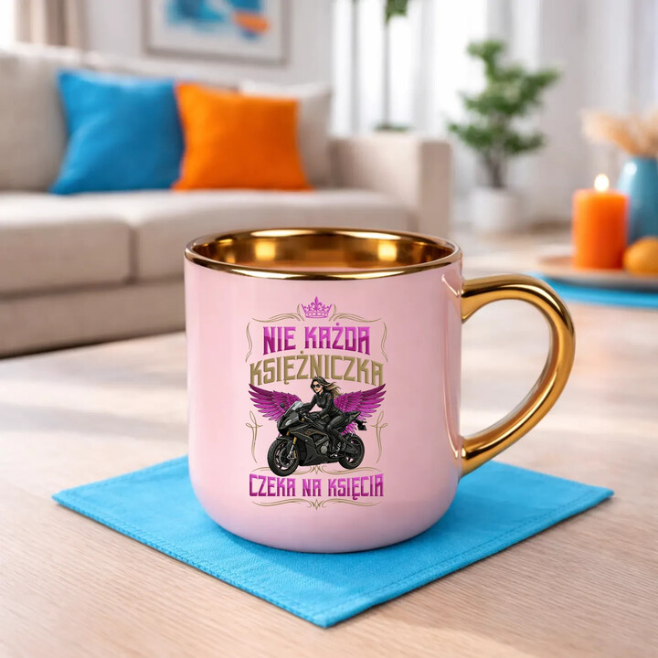Nie każda księżniczka czeka na księcia - kubek elegancki na prezent