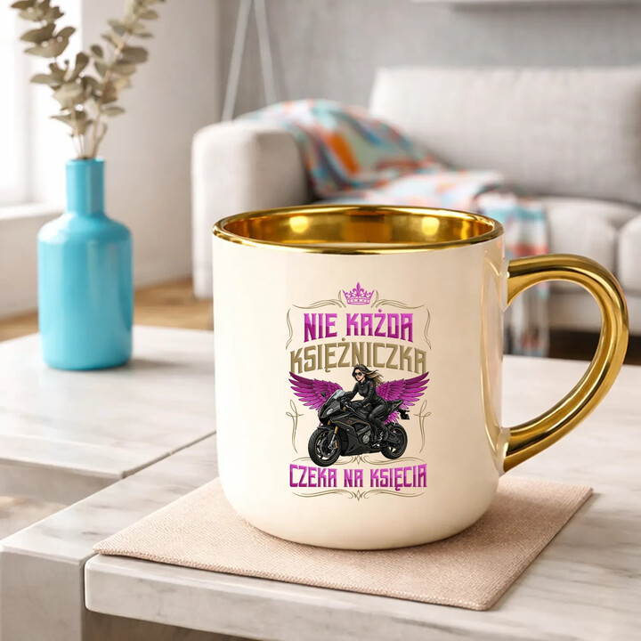 Nie każda księżniczka czeka na księcia - kubek elegancki na prezent