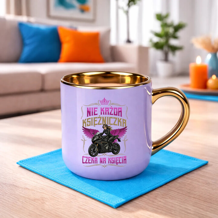Nie każda księżniczka czeka na księcia - kubek elegancki na prezent