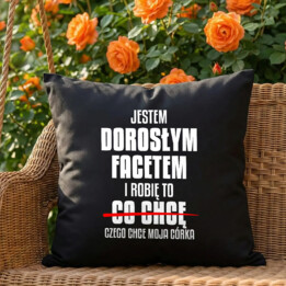 Jestem dorosłym facetem i robię to czego chce moja córka - czarna poduszka na prezent