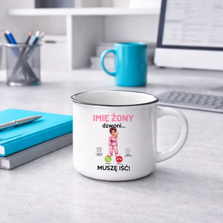 Kubek emaliowany Imię żony dzwoni muszę iść - produkt personalizowany