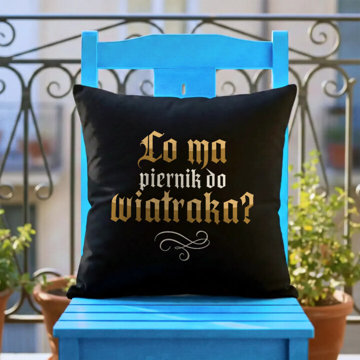 Co ma piernik do wiatraka? - czarna poduszka na prezent dla fanów serialu 1670