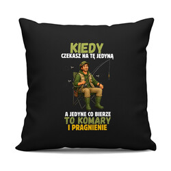 Kiedy czekasz na tę jedyną, a jedyne co bierze to komary - czarna poduszka dla wędkarza