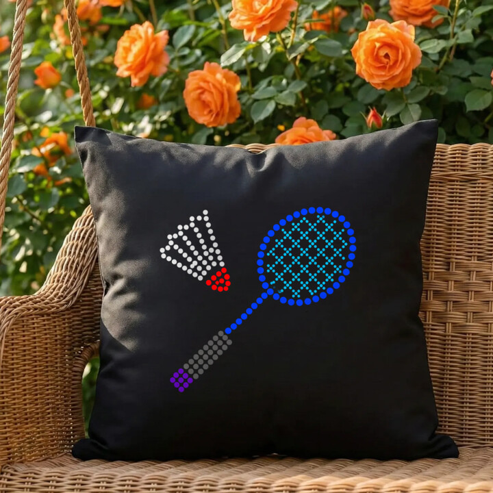 Badminton z kropek - dzień kropki - czarna poduszka na prezent