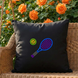 Tenis z kropek - dzień kropki - czarna poduszka na prezent