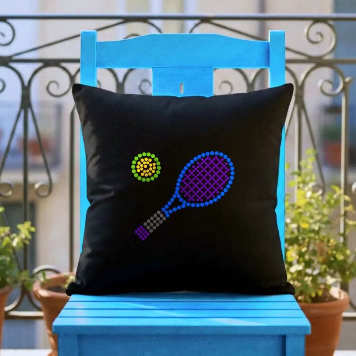 Tenis z kropek - dzień kropki - czarna poduszka na prezent
