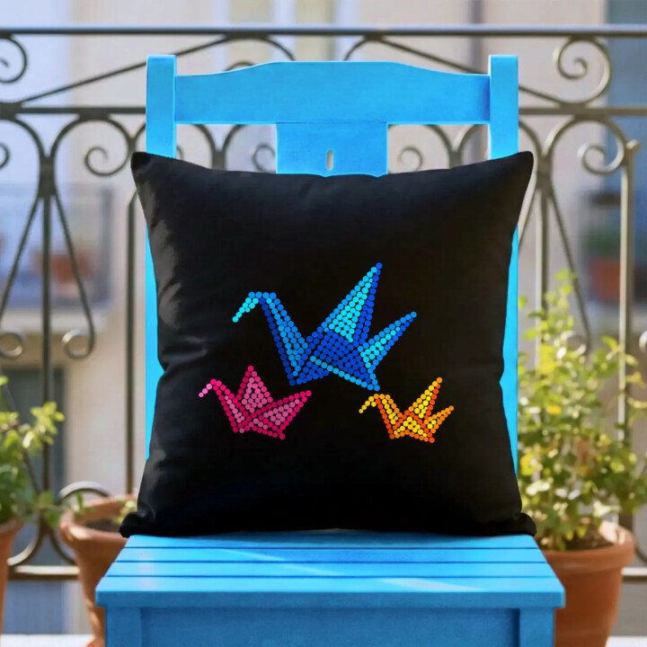 Origami z kropek - dzień kropki - czarna poduszka na prezent