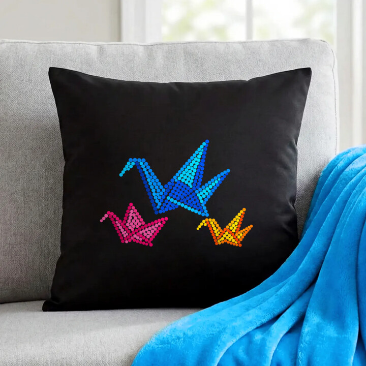 Origami z kropek - dzień kropki - czarna poduszka na prezent