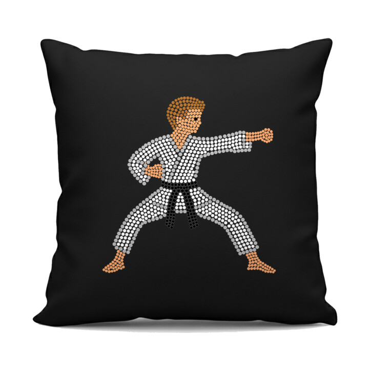 Karateka z kropek - dzień kropki - czarna poduszka na prezent
