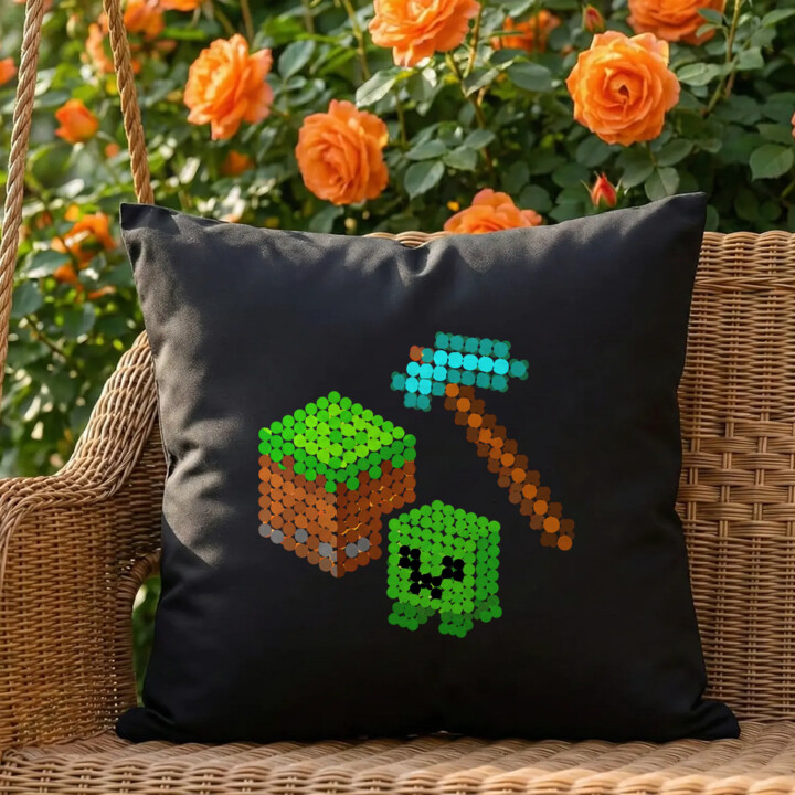 Klockowy świat z kropek - dzień kropki - czarna poduszka na prezent - inspirowane Minecraftem