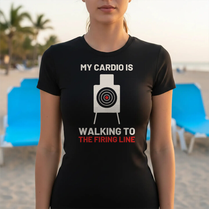 My cardio is walking to the firing line - damska koszulka dla strzelca