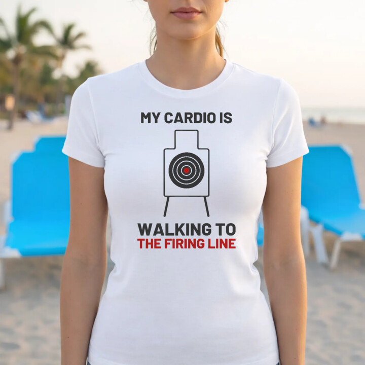 My cardio is walking to the firing line - damska koszulka dla strzelca