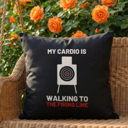 My cardio is walking to the firing line - czarna poduszka dla strzelca