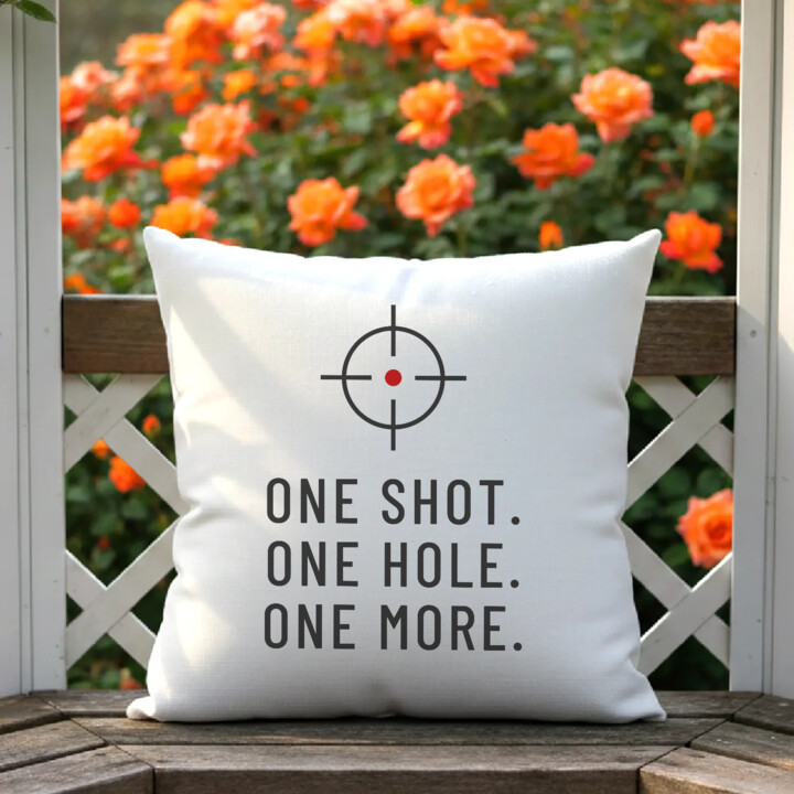 One shot. One hole. One more. - poduszka dla strzelca