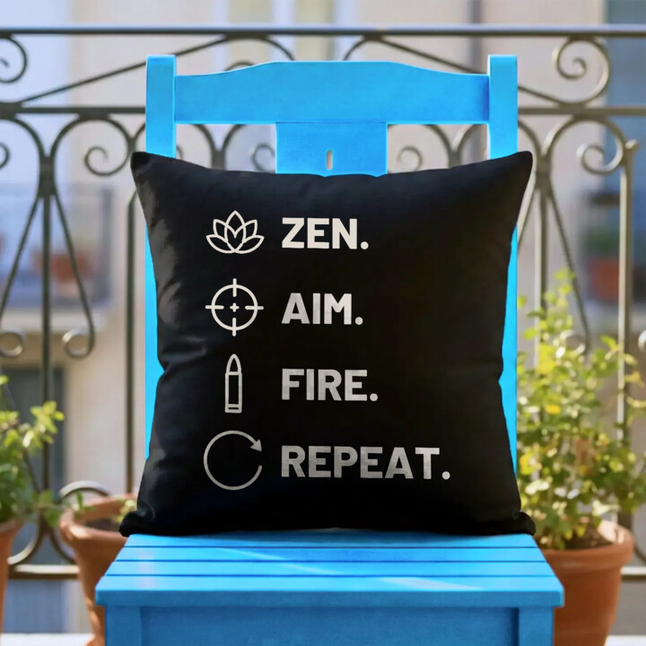 Zen. Aim. Fire. Repeat. - czarna poduszka dla strzelca