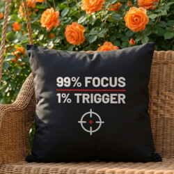 99% focus, 1% trigger - czarna poduszka dla strzelca