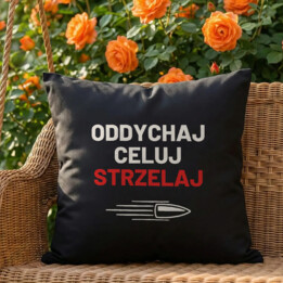 Oddychaj, celuj, strzelaj - czarna poduszka dla strzelca