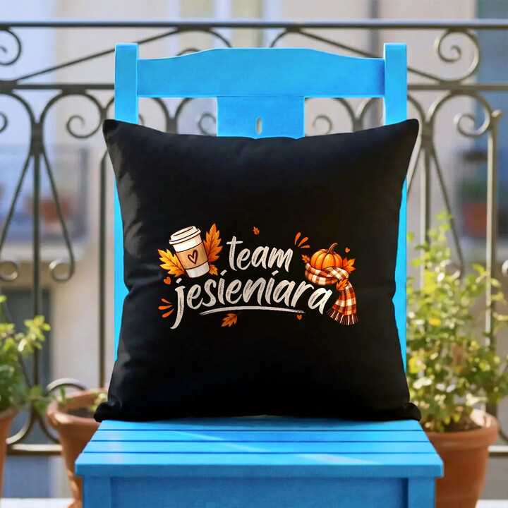 Team jesieniara - czarna poduszka na prezent