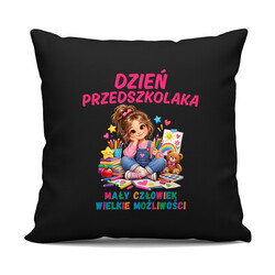 Mały człowiek wielkie możliwości - dzień przedszkolaka - czarna poduszka dla dziewczynki na prezent