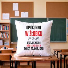 Opiekunka w żłobku jest jak każda nauczycielka, tylko fajniejsza - poduszka na prezent dla nauczycielki