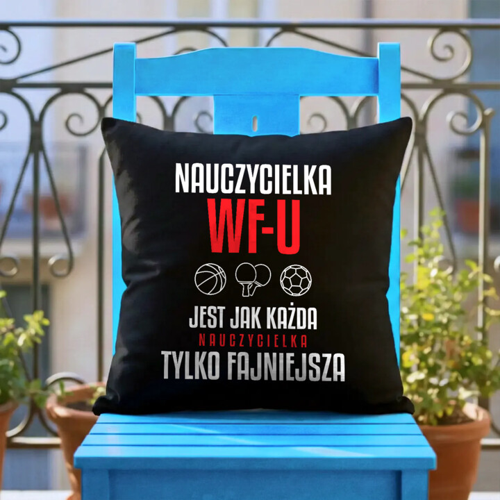 Nauczycielka WF-u jest jak każda nauczycielka, tylko fajniejsza - czarna poduszka na prezent dla nauczycielki