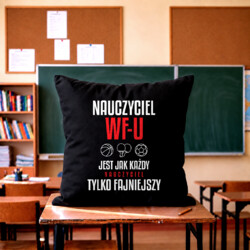 Nauczyciel WF-u jest jak każdy nauczyciel, tylko fajniejszy - czarna poduszka na prezent dla nauczyciela