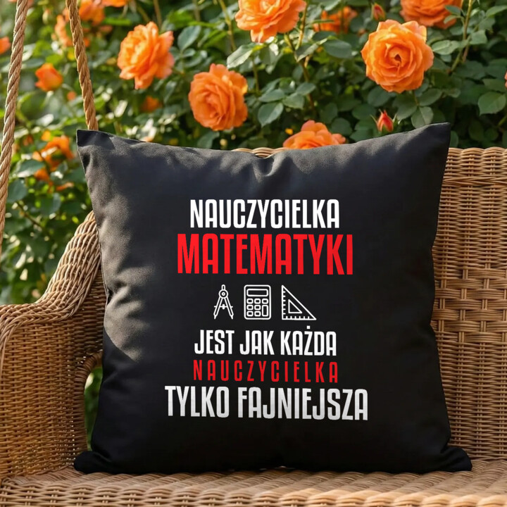 Nauczycielka matematyki jest jak każda nauczycielka, tylko fajniejsza - czarna poduszka na prezent dla nauczycielki