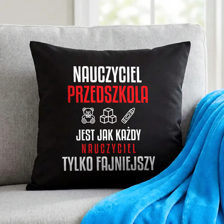 Nauczyciel przedszkola jest jak każdy nauczyciel, tylko fajniejszy - czarna poduszka na prezent dla nauczyciela