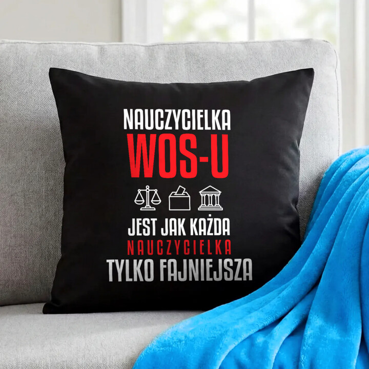 Nauczycielka WOS-u jest jak każda nauczycielka, tylko fajniejsza - czarna poduszka na prezent dla nauczycielki