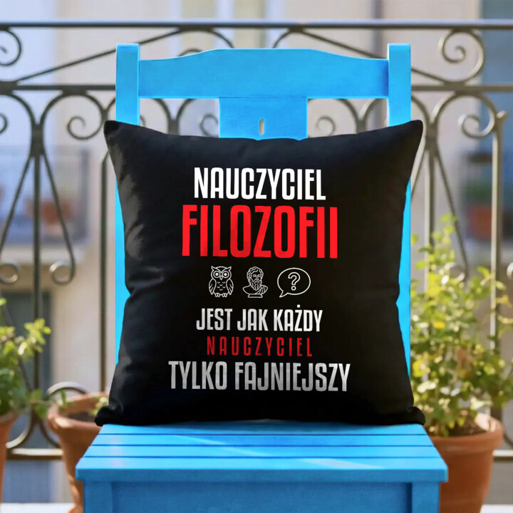Nauczyciel filozofii jest jak każdy nauczyciel, tylko fajniejszy - czarna poduszka na prezent dla nauczyciela