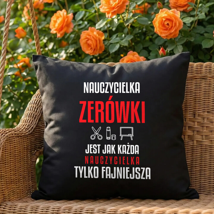 Nauczycielka zerówki jest jak każda nauczycielka, tylko fajniejsza - czarna poduszka na prezent dla nauczycielki