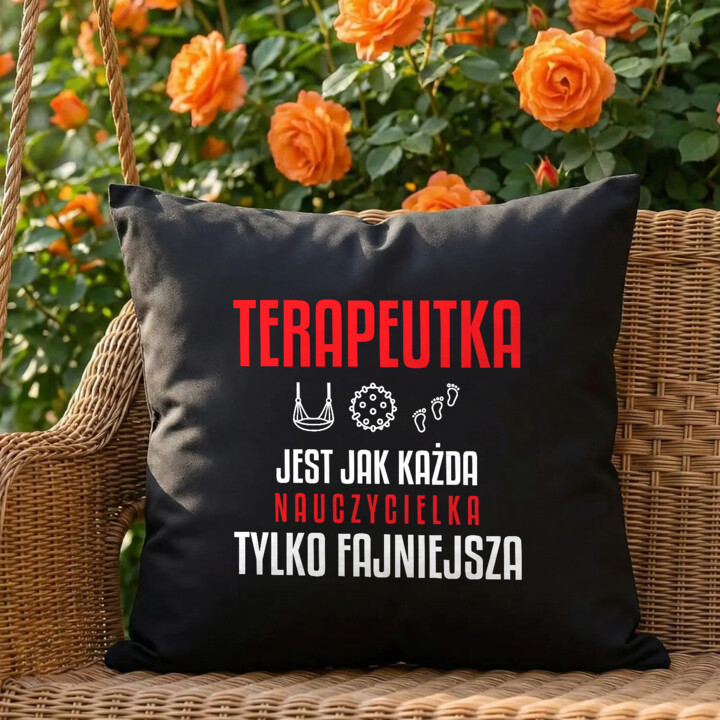 Terapeutka jest jak każda nauczycielka, tylko fajniejsza - czarna poduszka na prezent dla nauczycielki