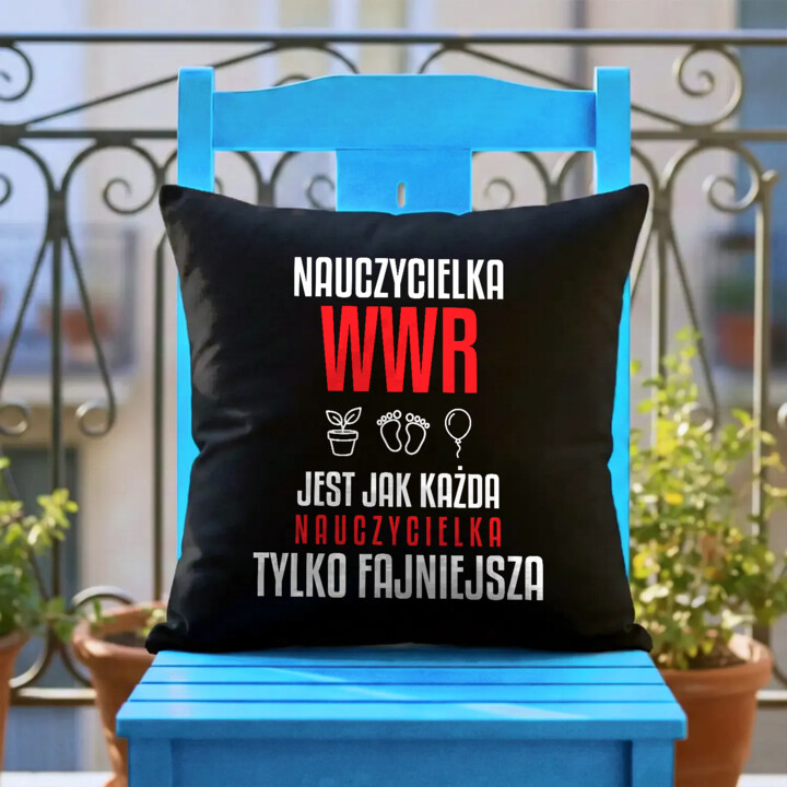 Nauczycielka WWR jest jak każda nauczycielka, tylko fajniejsza - czarna poduszka na prezent dla nauczycielki