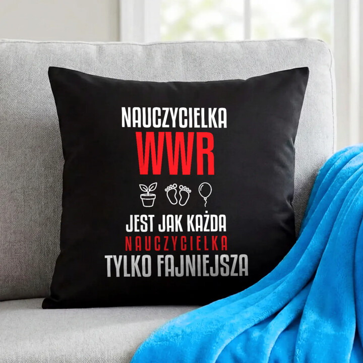 Nauczycielka WWR jest jak każda nauczycielka, tylko fajniejsza - czarna poduszka na prezent dla nauczycielki