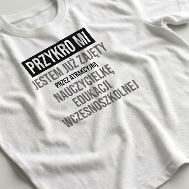 Przykro mi, jestem już zajęty przez atrakcyjną nauczycielkę edukacji wczesnoszkolnej - męska koszulka na prezent
