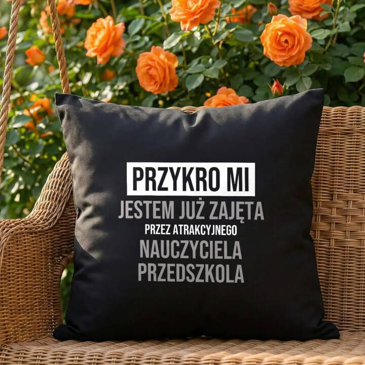Przykro mi, jestem już zajęta przez atrakcyjnego nauczyciela przedszkola - czarna poduszka na prezent