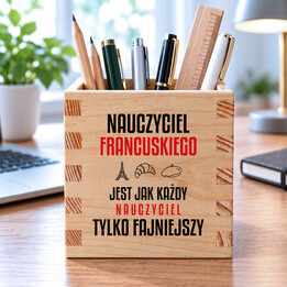 Nauczyciel francuskiego jest jak każdy nauczyciel, tylko fajniejszy - drewniany organizer na prezent dla nauczyciela