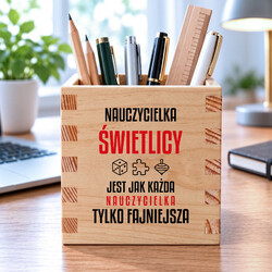 Nauczycielka świetlicy jest jak każda nauczycielka, tylko fajniejsza - drewniany organizer na prezent dla nauczycielki