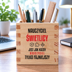 Nauczyciel świetlicy jest jak każdy nauczyciel, tylko fajniejszy - drewniany organizer na prezent dla nauczyciela
