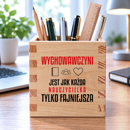 Wychowawczyni jest jak każda nauczycielka, tylko fajniejsza - drewniany organizer na prezent dla nauczycielki