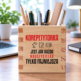 Korepetytorka jest jak każda nauczycielka, tylko fajniejsza - drewniany organizer na prezent dla nauczycielki