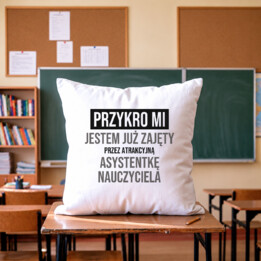 Przykro mi, jestem już zajęty przez atrakcyjną asystentkę nauczyciela - poduszka na prezent