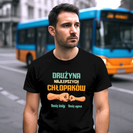 Drużyna najlepszych chłopaków - tata i syn z imionami - męska koszulka na prezent - produkt personalizowany